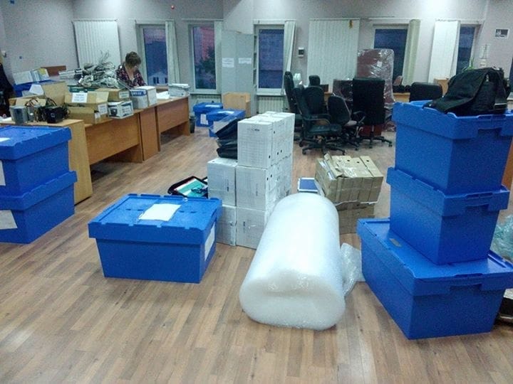 Офісний переїзд в Києві за допомогою пластикових ящиків